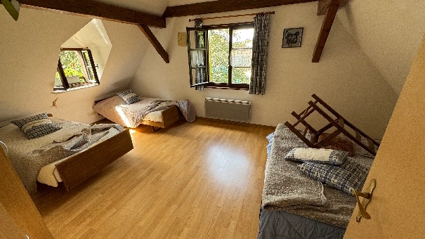 Camera spaziosa con più posti letto